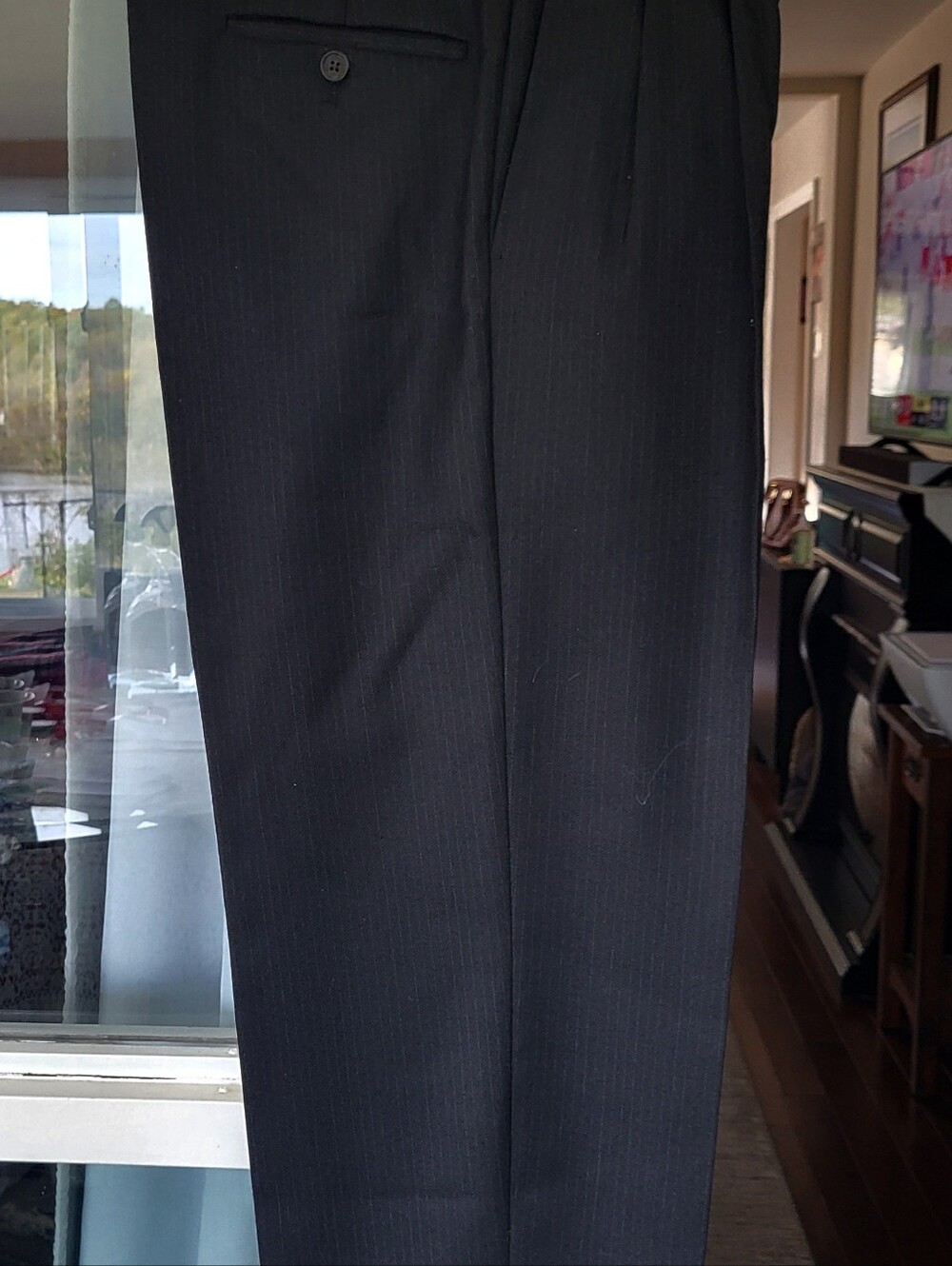 Men's Classic Black Pinstripe Suit Sz 40R - Picture 7 of 10
